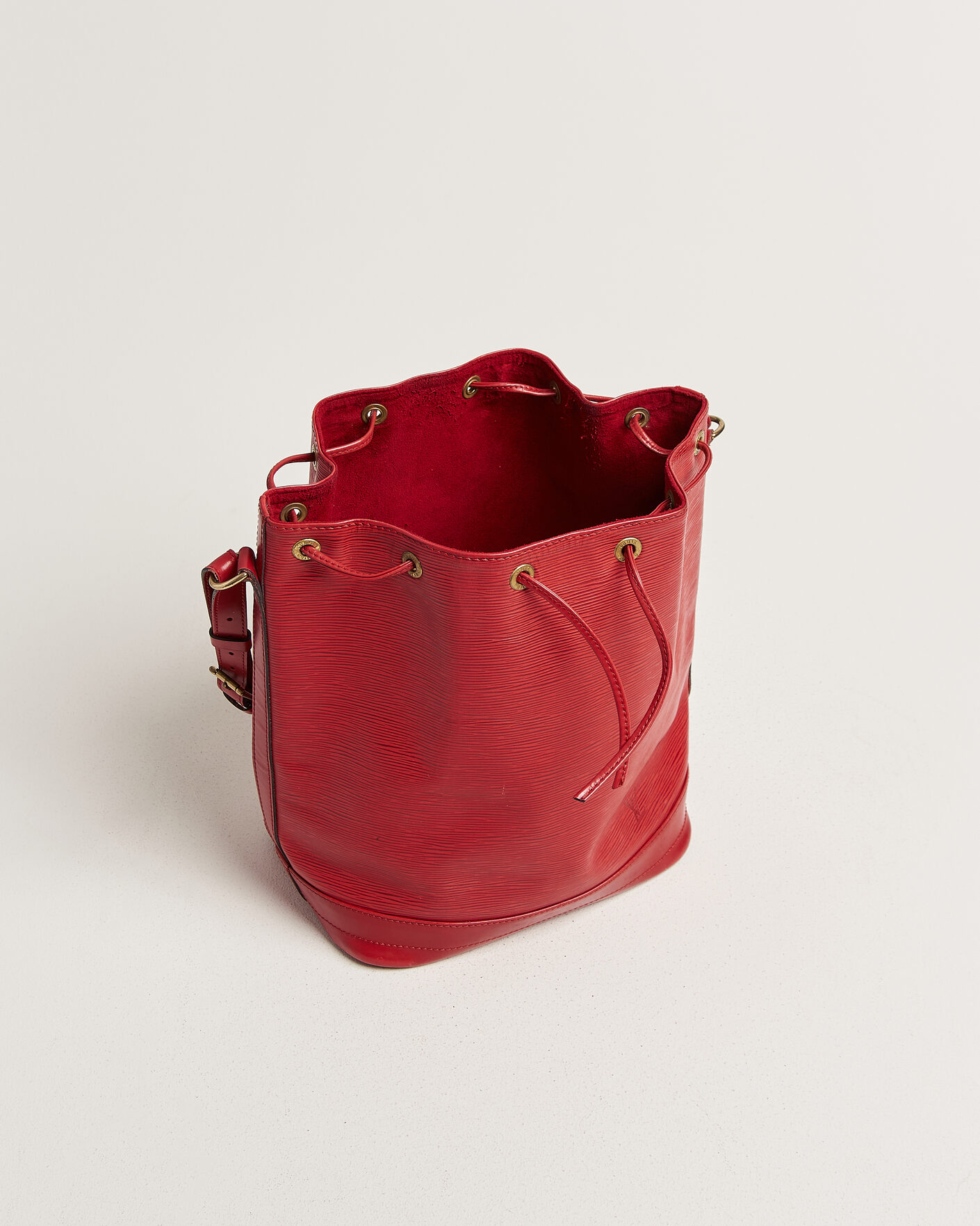 Herre | Pre-Owned & Vintage Bags | Louis Vuitton Pre-Owned | Noé Epi Leather Red