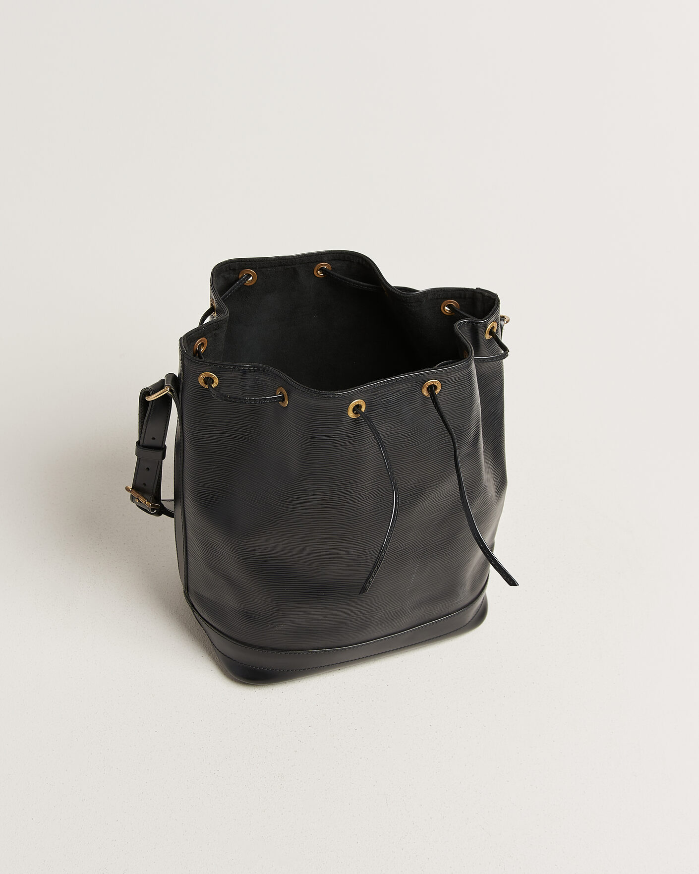 Herre | Pre-Owned & Vintage Bags | Louis Vuitton Pre-Owned | Noé Epi Leather Black