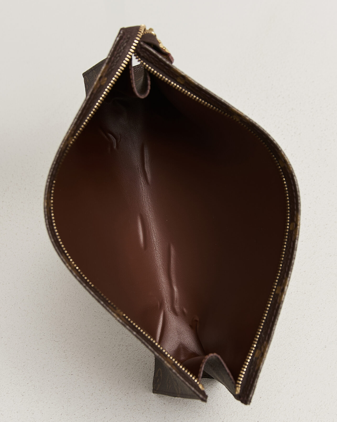 Herre | Pre-Owned & Vintage Bags | Louis Vuitton Pre-Owned | Poche Toilette NM Monogram