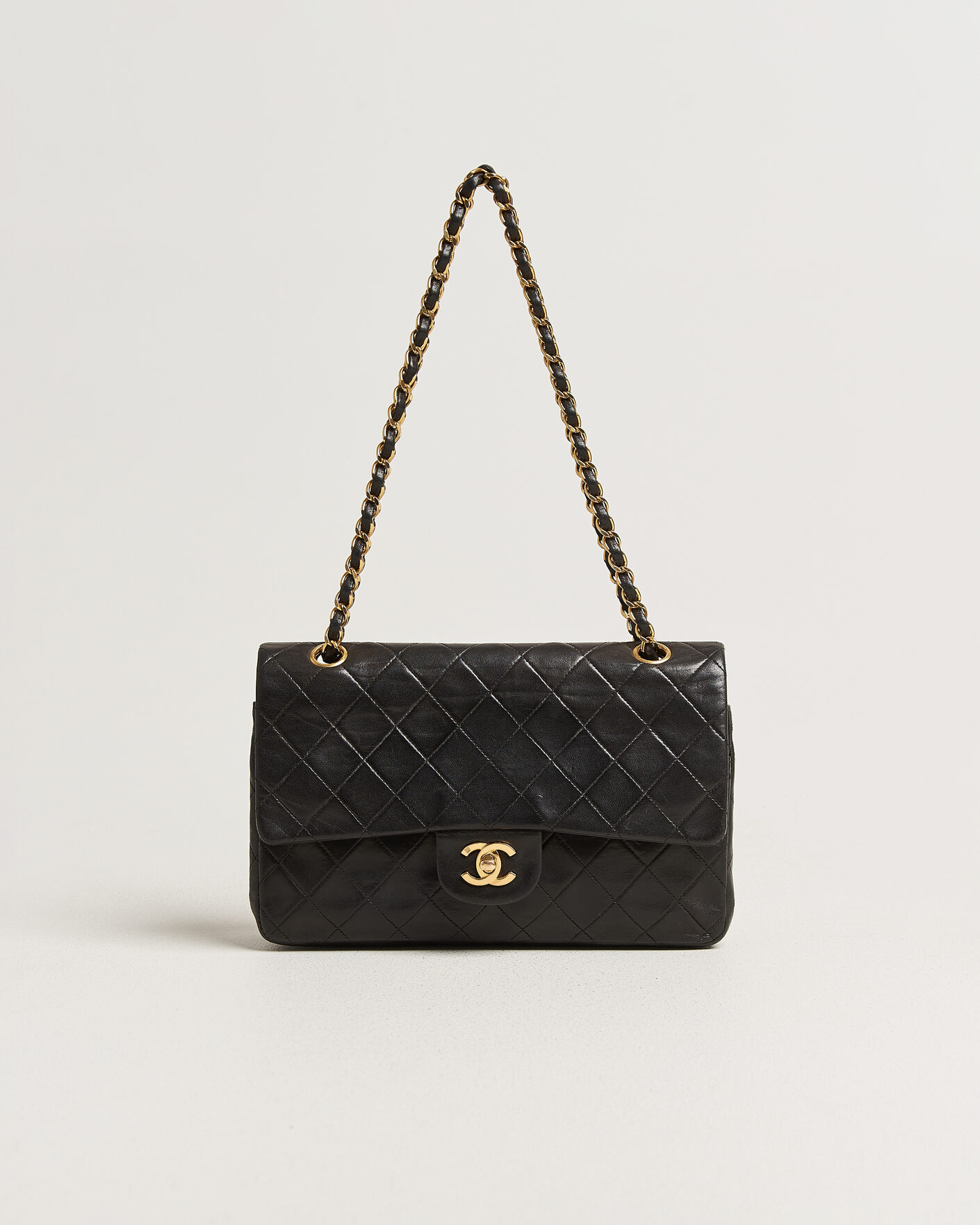 Herre | Pre-Owned & Vintage Bags | Louis Vuitton Pre-Owned | Chanel Pre-Owned Classic Medium Double Flap Bag Lambskin Black