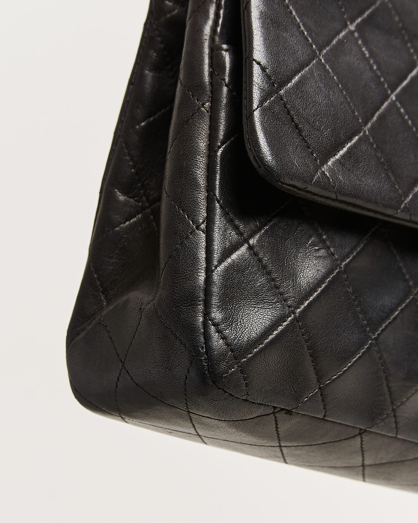 Herre | Pre-Owned & Vintage Bags | Louis Vuitton Pre-Owned | Chanel Pre-Owned Classic Medium Double Flap Bag Lambskin Black