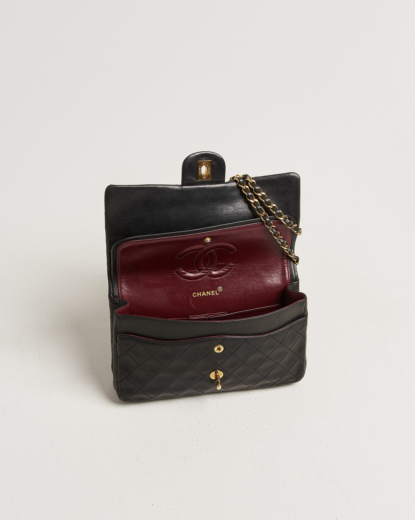 Herre | Pre-Owned & Vintage Bags | Louis Vuitton Pre-Owned | Chanel Pre-Owned Classic Medium Double Flap Bag Lambskin Black