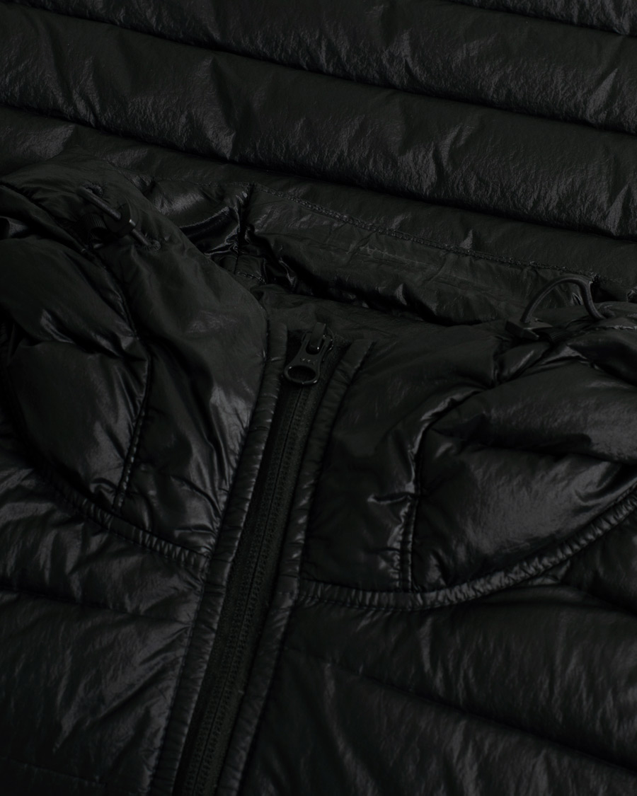 Herre | Stone Island R-Nylon Hooded Down Jacket Black | Pre-owned | Stone Island R-Nylon Hooded Down Jacket Black