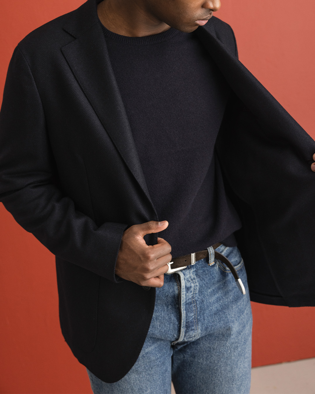 Færre stykker, stærkere udtryk – hvorfor gennemtænkte basisvarer gør en forskel