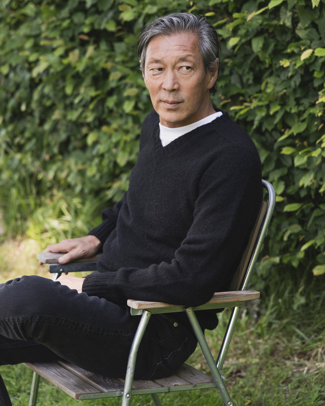 Garderobefavoritten: Den V-halsede pullover (og tre måder at style den på)